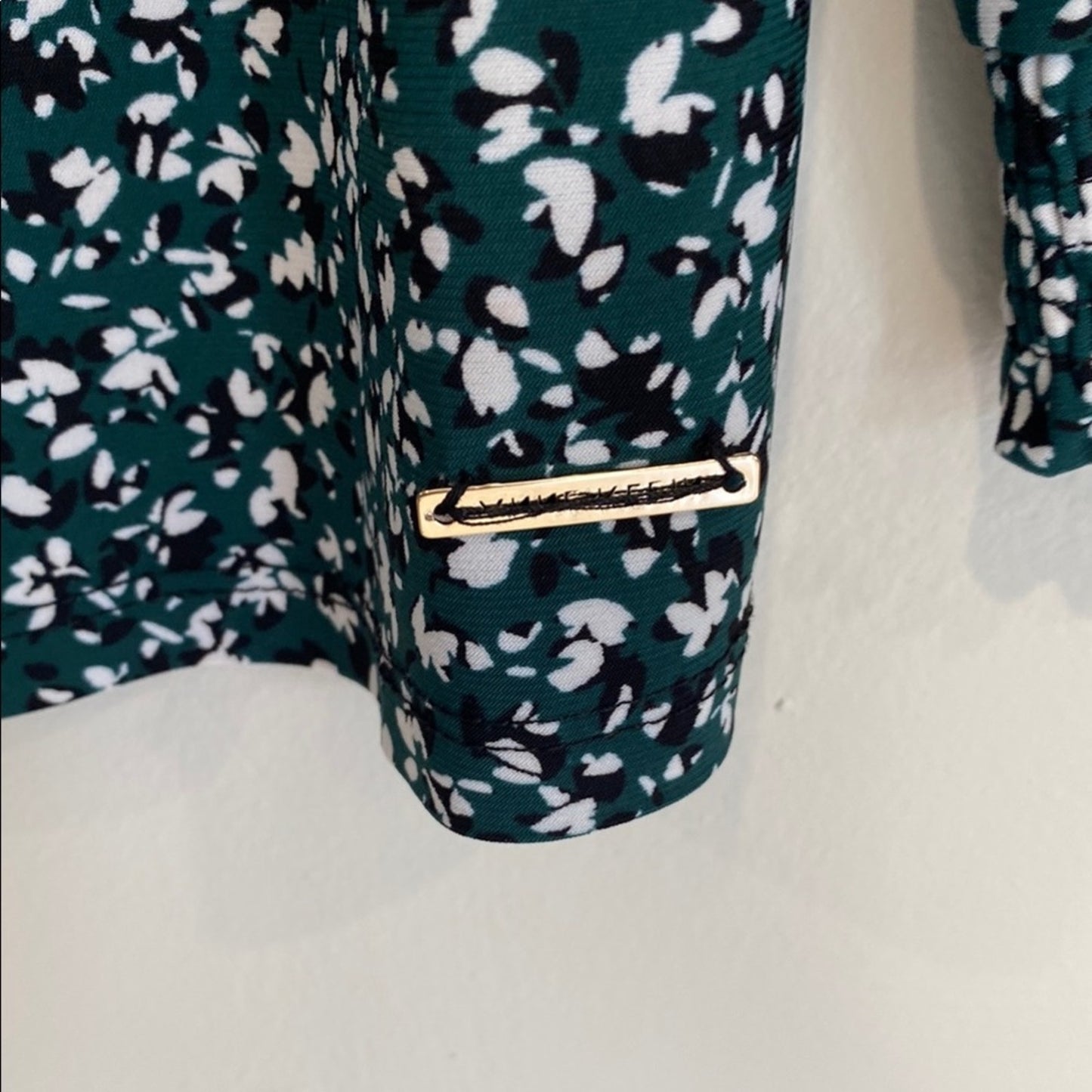 Anne Klein Black and White 3/4 Sleeve Buttoned Blouse Medium