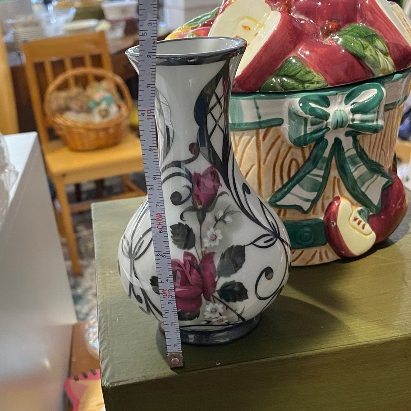 Elegant Floral Vase with Red and Green Accents Bohemia Bone China