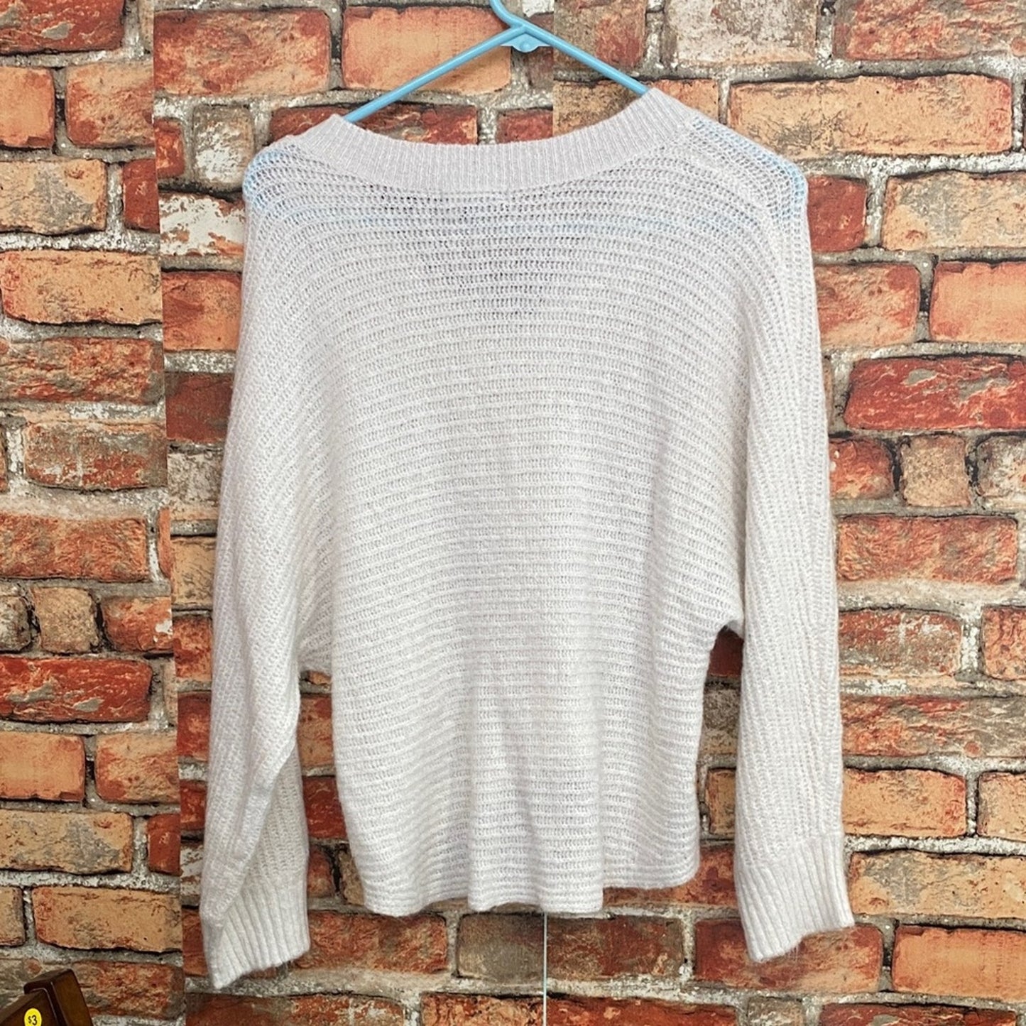 Urban Heritage Cream V-Neck Sweater Large