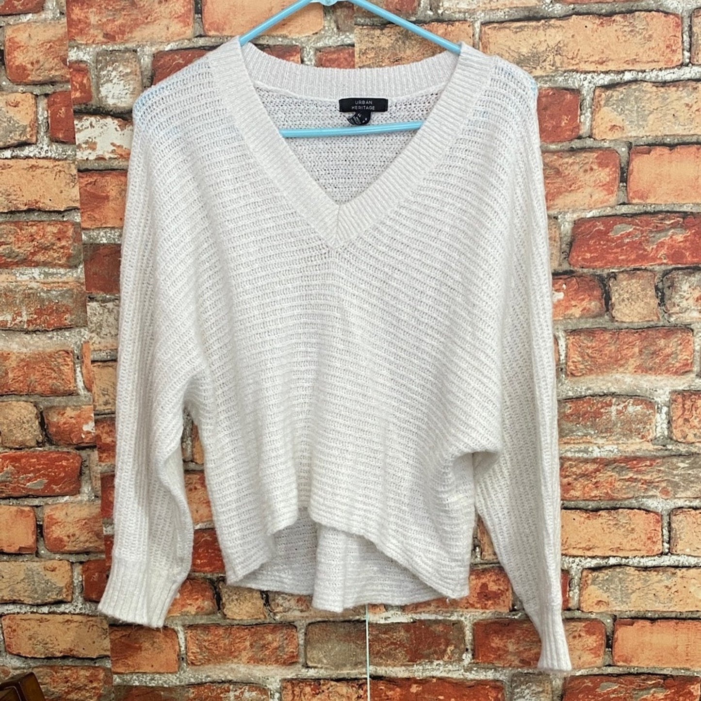 Urban Heritage Cream V-Neck Sweater Large