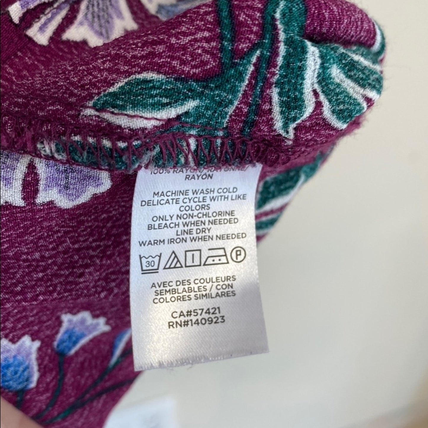 LOFT Red and Blue Pleated Short Sleeve Blouse Large