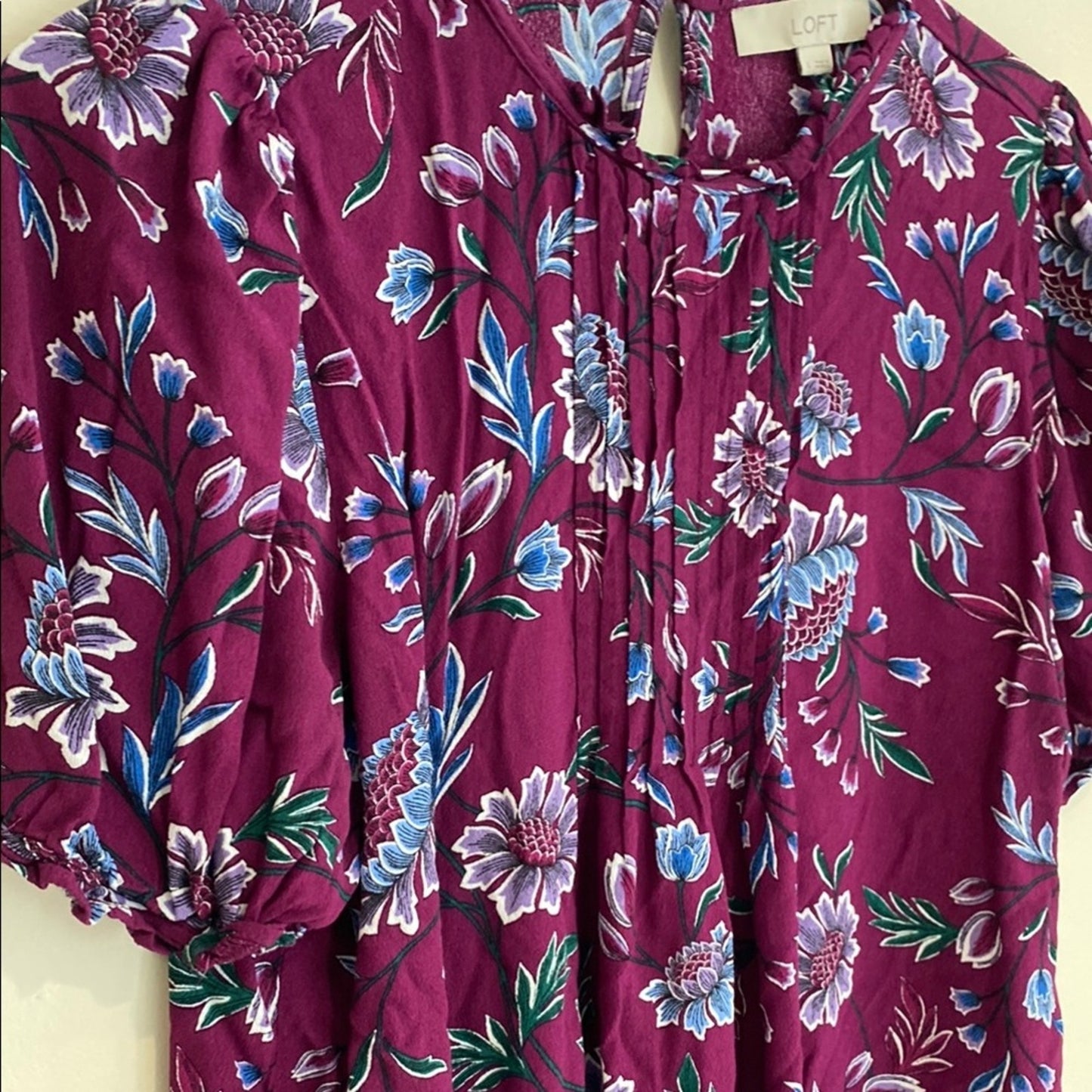 LOFT Red and Blue Pleated Short Sleeve Blouse Large